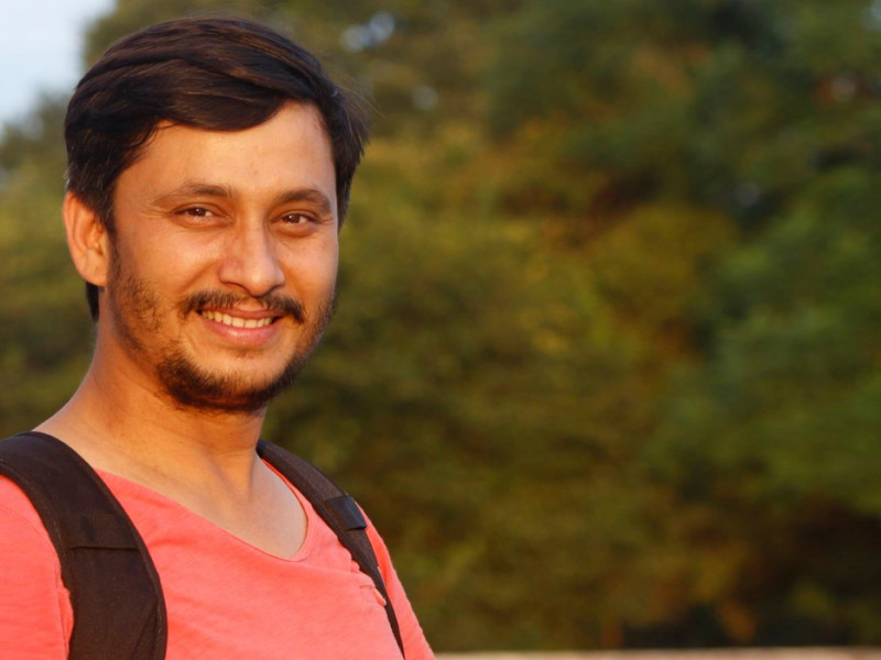 खगेन्द्रका फिल्म नछुटाई हेर्ने उनका आमाबुबाले हेर्न नचाहेको 'पशुपति प्रसाद'को एउटा दृश्य